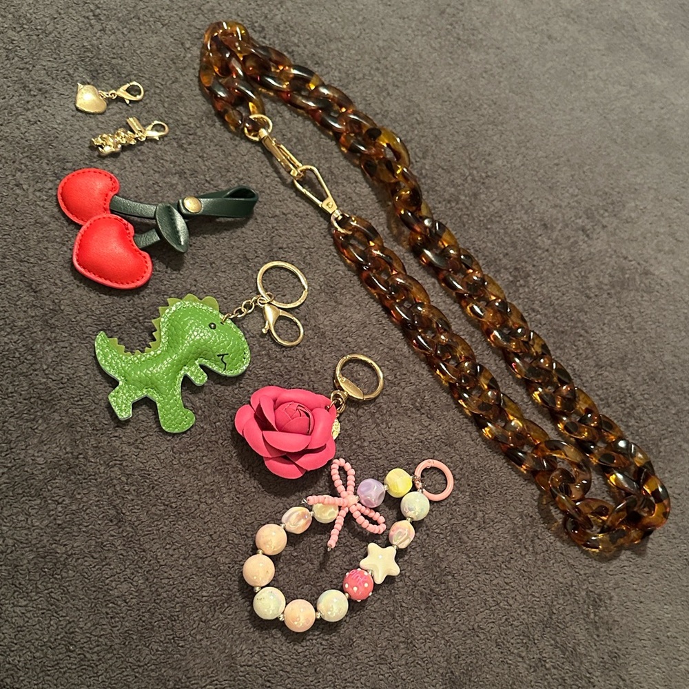 NWOT 7 PC BUNDLE BAG CHARMS AND CHAIN